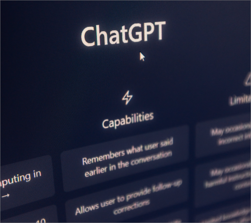 En laptop-skjerm viser en innlogging til ChatGPT.
